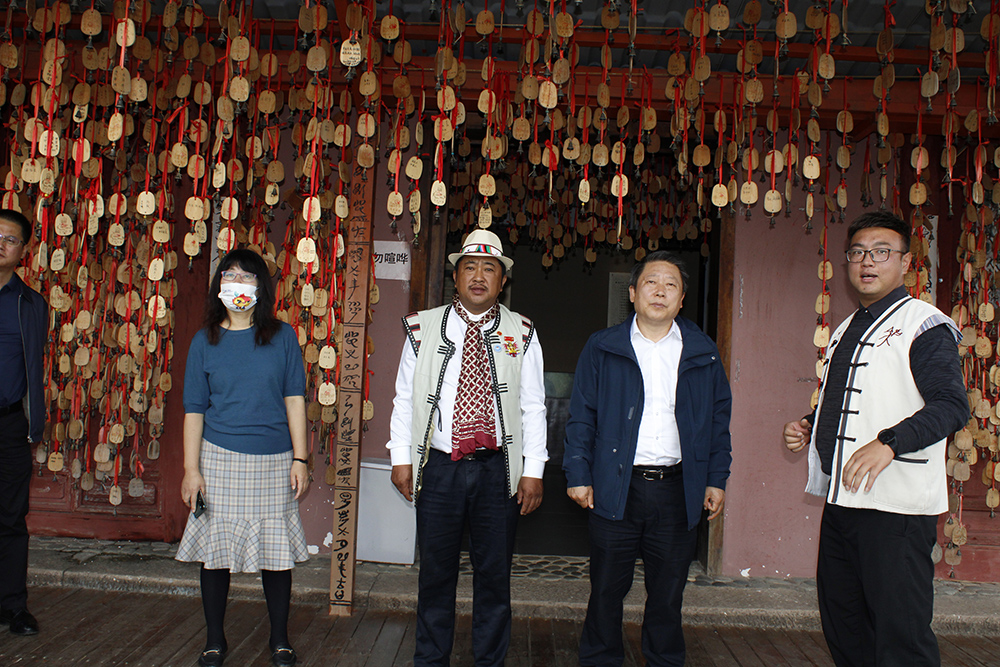 國(guó)家民委“民族團(tuán)結(jié)進(jìn)步”授榮專(zhuān)題調(diào)研組蒞臨“麗江拉市海濕地公園”指導(dǎo)調(diào)研，集團(tuán)董事長(zhǎng)楊四龍、集團(tuán)副董事長(zhǎng)、黨總支書(shū)記吳學(xué)華陪同
