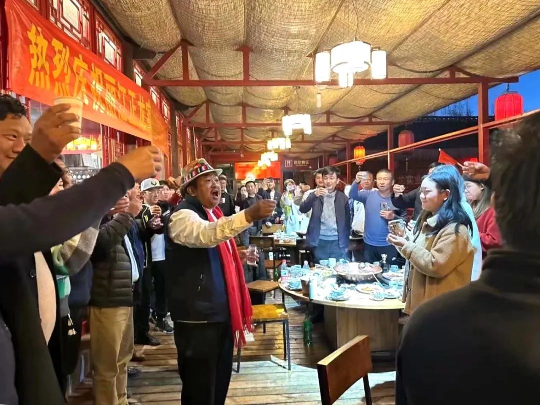 正龍28歲生日宴上，楊四龍說(shuō)了什么讓人熱淚盈眶？